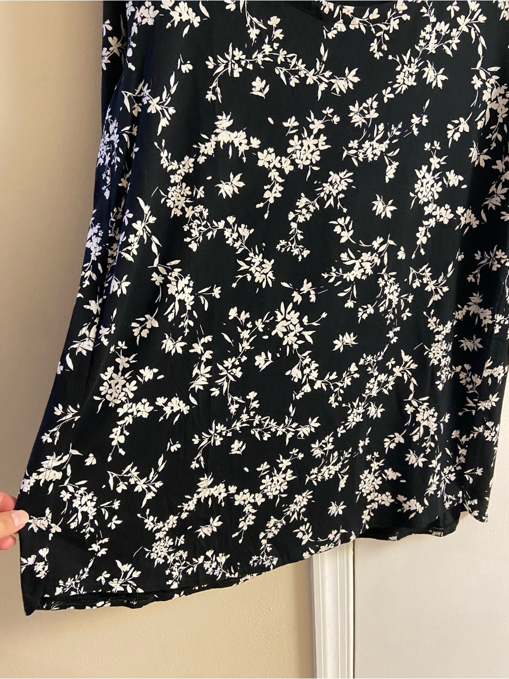 J. Jill Black Tunic Top with Cream Floral Print Supima Cotton Medium - Picture 5 of 7